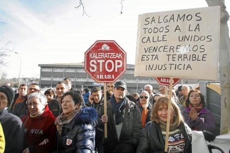 Manifestacin en contra de los desahucios en Vitoria. | EM