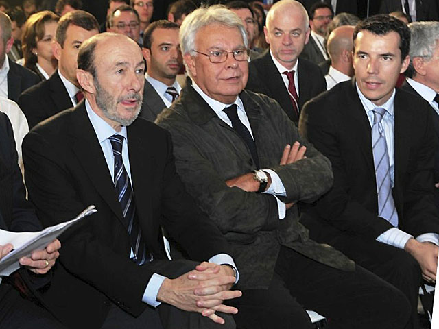 Carlos Mulas, en un acto del PSOE en 2011, junto a Rubalcaba y Felipe Gonzlez. | El Mundo