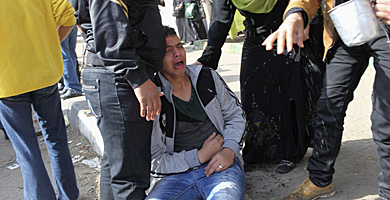 Un joven rompe a llorar tras conocer el veredicto contra los acusados. | Reuters