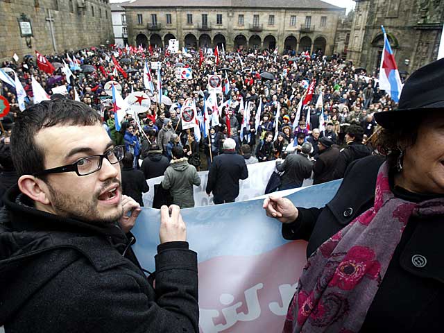 Protesta contra la poltica lingstica del PP en Santiago de Compostela. | Foto: Efe /scar Corral.