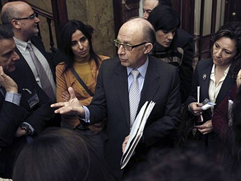 El ministro de Hacienda, Cristbal Montoro, haca declaraciones a la prensa. | Alberto Di Lolli