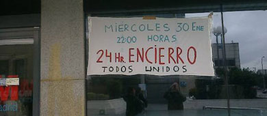 Pancarta colocada en un acceso del Hospital La Paz. | @nacho991960