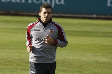 Fernando Gago, durante un entrenamiento del Valencia. | L. De la Pea