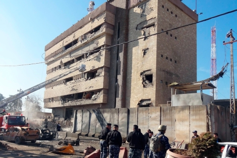 Lugar del atentado con coche bomba, en Kirkuk. | Afp