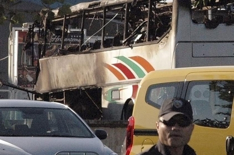 El autobús de turistas israelíes atacado en Burgas (Bulgaria). | Reuters
