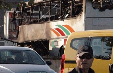 El autobs de turistas israeles atacado en Burgas (Bulgaria). | Reuters