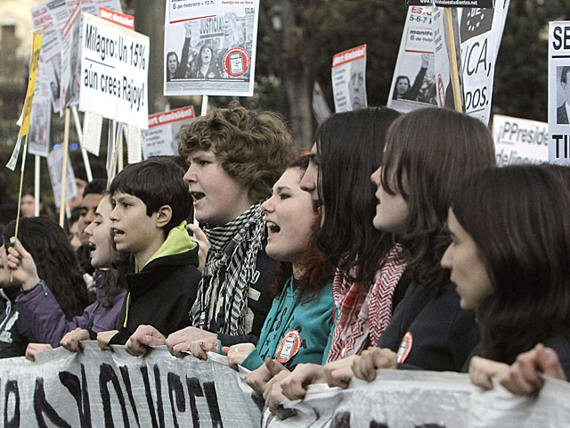 Estudiantes en la cabecera de la manifestacin contra la reforma educativa en Madrid. | Efe