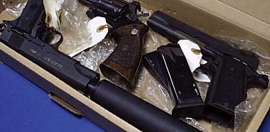 Algunas armas incautadas por la Guardia Civil. | Foto: Efe