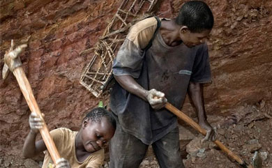Nios trabajando en una mina cerca de Itebero. | G. C.