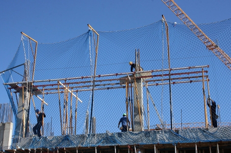 Obreros de la construccin en una obra en Almera. | M.C.