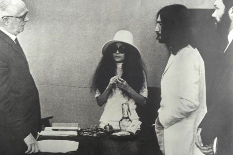 Yoko Ono y John Lennon, el día de su boda en 1969.