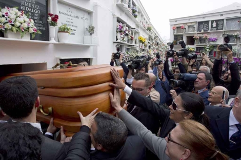 Un momento del entierro de Marif de Triana en Torremolinos. | Efe