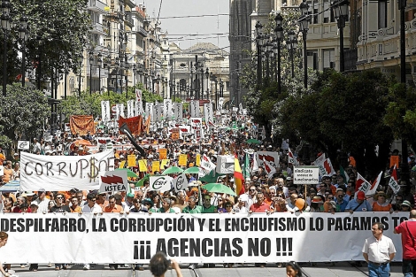Manifestacin de funcionarios contra la 'ley del enchufismo', en 2011. | E. Lobato