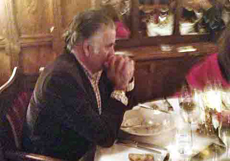 Bárcenas, cenando en un restaurante de lujo de Carcassonne en plena polémica. | EL MUNDO