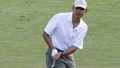 Imagen de Obama jugando al golf. | Foto: Afp
