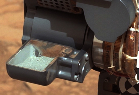 Imagen de la primera prueba de polvo extrado de la roca perforada. | NASA