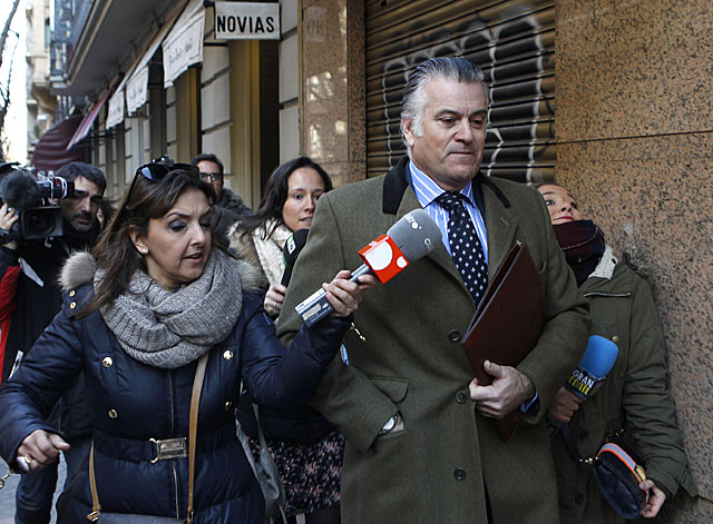 Luis Brcenas, perseguido por la prensa el pasado 5 de febrero. | Antonio Heredia