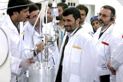 El presidente iran, Mahmud Ahmadineyad, visita la planta de Natanz. | Efe
