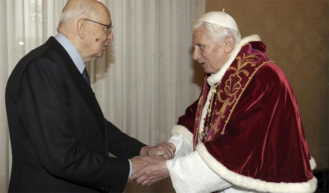 El Papa recibe al presidente italiano para despedirse | Reuters