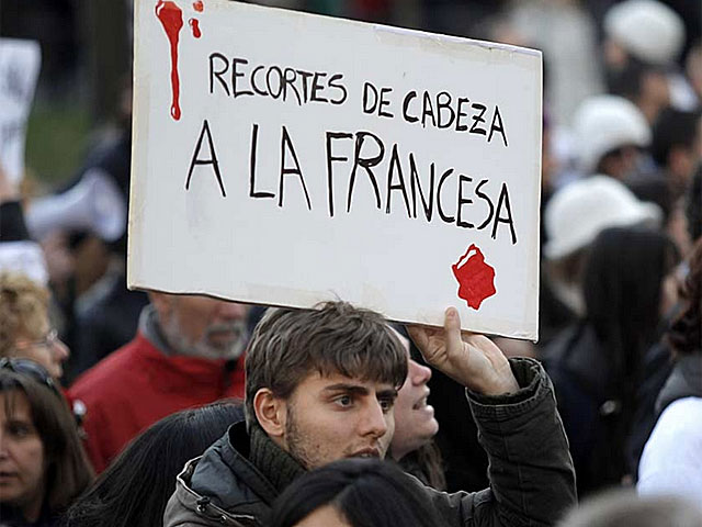 Pancarta contra los recortes en la manifestacin de Madrid. | Antonio Heredia