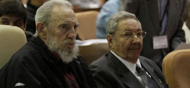 Fotografa cedida por Cubadebate de Fidel y Ral Castro en la Asamblea.