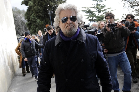 Beppe Grillo después de votar.| Reuters
