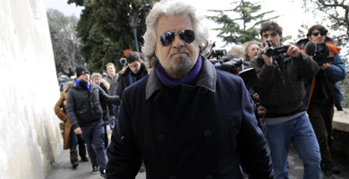 Beppe Grillo despus de votar.| Reuters