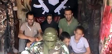 Vdeo de Boko Haram en el que se ve a la familia francesa. | Afp