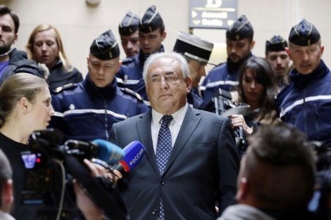 Dominique Strauss-Kahn a la salida del juzgado tras or la sentencia. | AFP