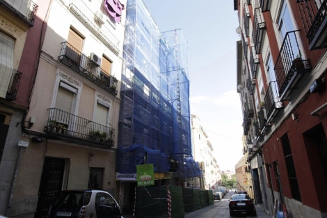 Bloque de viviendas en rehabilitación. | ELMUNDO.es