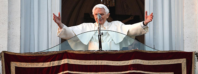 Benedicto XVI dirigindose a los feligreses. Reuters MS FOTOS