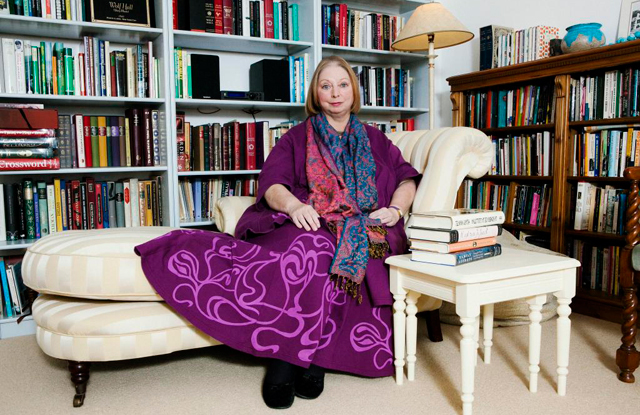 La escritora britnica Hilary Mantel, en su casa en Dover. | Ione Saizar
