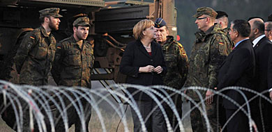 La canciller Merkel, de visita en la base turca de Gazi. | Efe