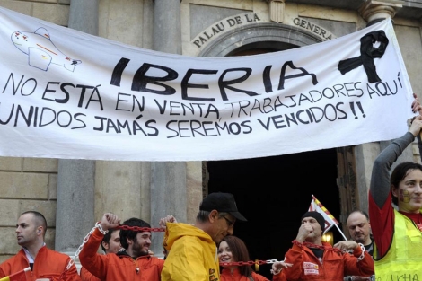 Protesta de trabajadores de Iberia en Barcelona. | Santi Cogolludo