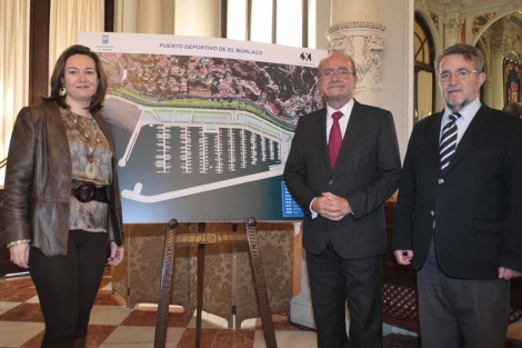 Martn Rojo, De la Torre y Maldonado con una recreacin del futuro puerto deportivo. | ELMUNDO.es