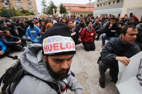 Trabajadores de Isofotn protestan por el ERE. | Antonio Pastor