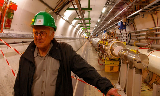 Peter Higgs, en el túnel del acelerador de partículas del CERN en Ginebra. | CERN
