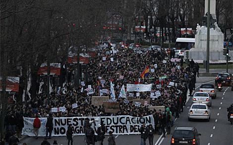Miles de universitarios marchan contra los recortes. | A. Di Lolli