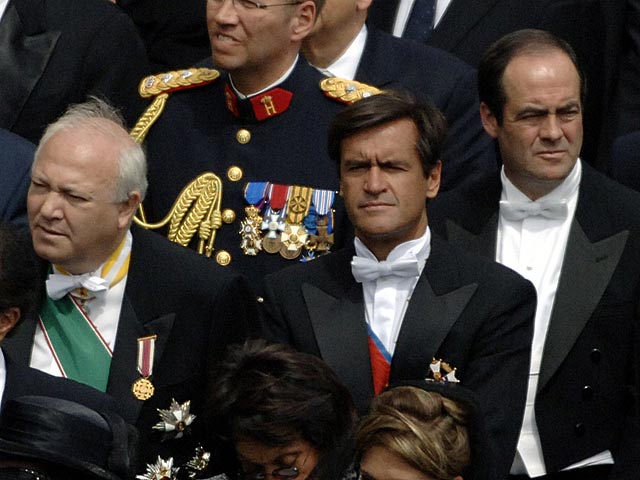Miguel ngel Moratinos, Juan Fernando Lpez Aguilar y Jos Bono en la ceremonia de entronizacin de Benedicto XVI, en 2005. | ngel Daz / Efe