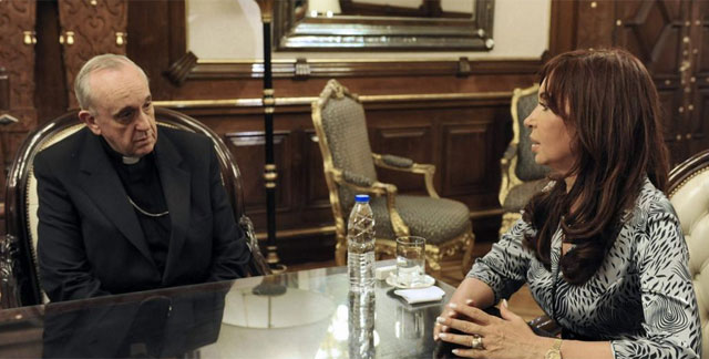 Bergoglio y la presidenta argentina surante una reunin el 18 de marzo de 2010. | Efe