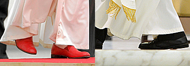 De los lujosos zapatos rojos de Benedicto a los sencillos de Bergoglio.
