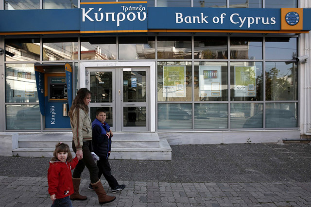 Una sucursal del Banco de Chipre en la isla. | Reuters