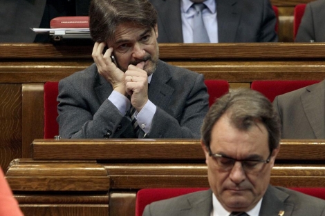 Oriol Pujol, junto a Artur Mas, en una sesin del Parlament. | Antonio Moreno