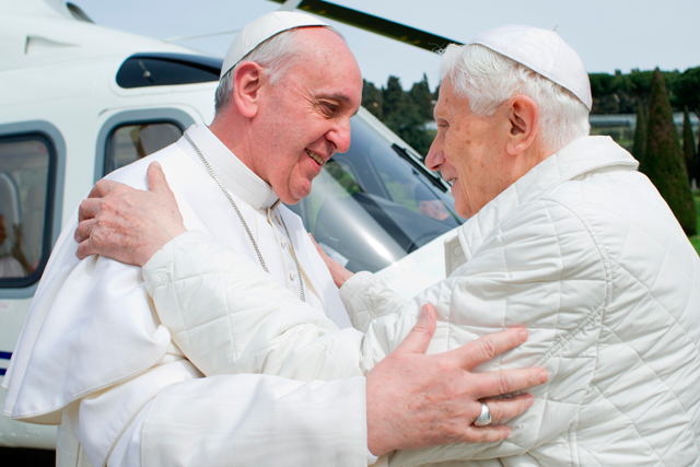 El Papa Francisco y Benedicto XVI. | Afp