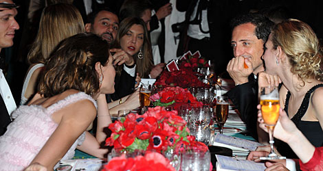 Carlota y su novio compartieron mesa en el Baile de la Rosa. | AFP