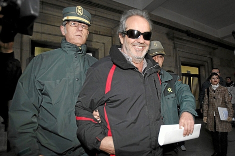 Juan Lanzas sale del juzgado en direccin a prisin. | J. Morn