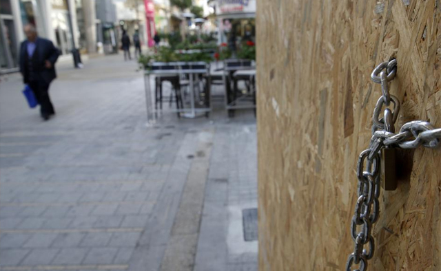 Establecimiento cerrado en el centro de Nicosia. | Reuters
