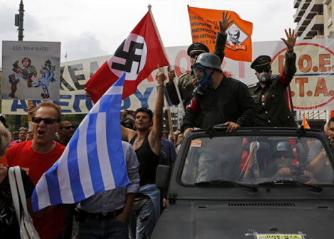 Manifestantes durante la visita de Merkel a Atenas, en octubre de 2012. | Reuters
