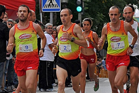 Luis Flix Martnez, en el centro, durante una carrera.