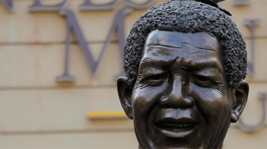 Estatua de Nelson Mandela en Johanesburgo. | Efe